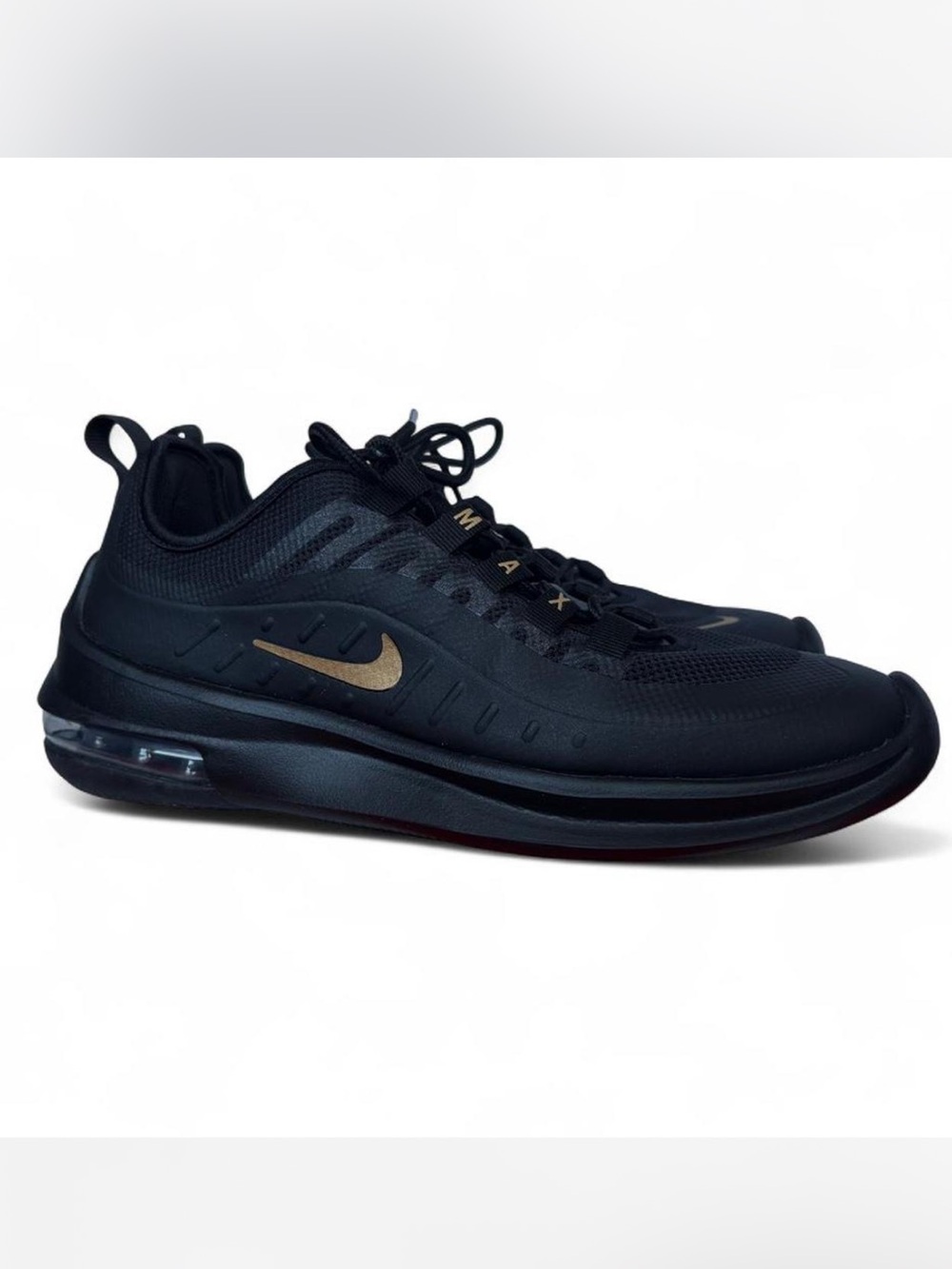 Nike Air Max Axis Women’s Black and Gold Sneakers Brand New